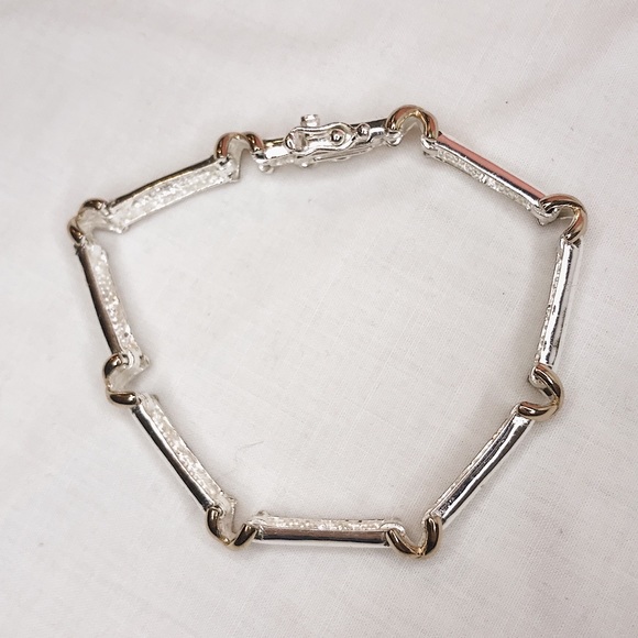 Silver Tinted Link Bracelet with X Shaped Links - Picture 4 of 4